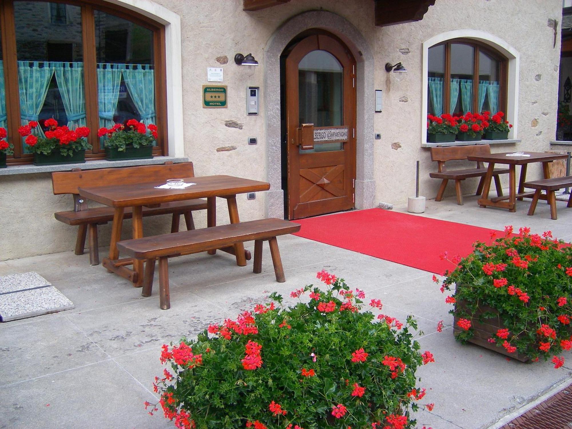 Hotel Compagnoni Santa Caterina Valfurva Exterior photo